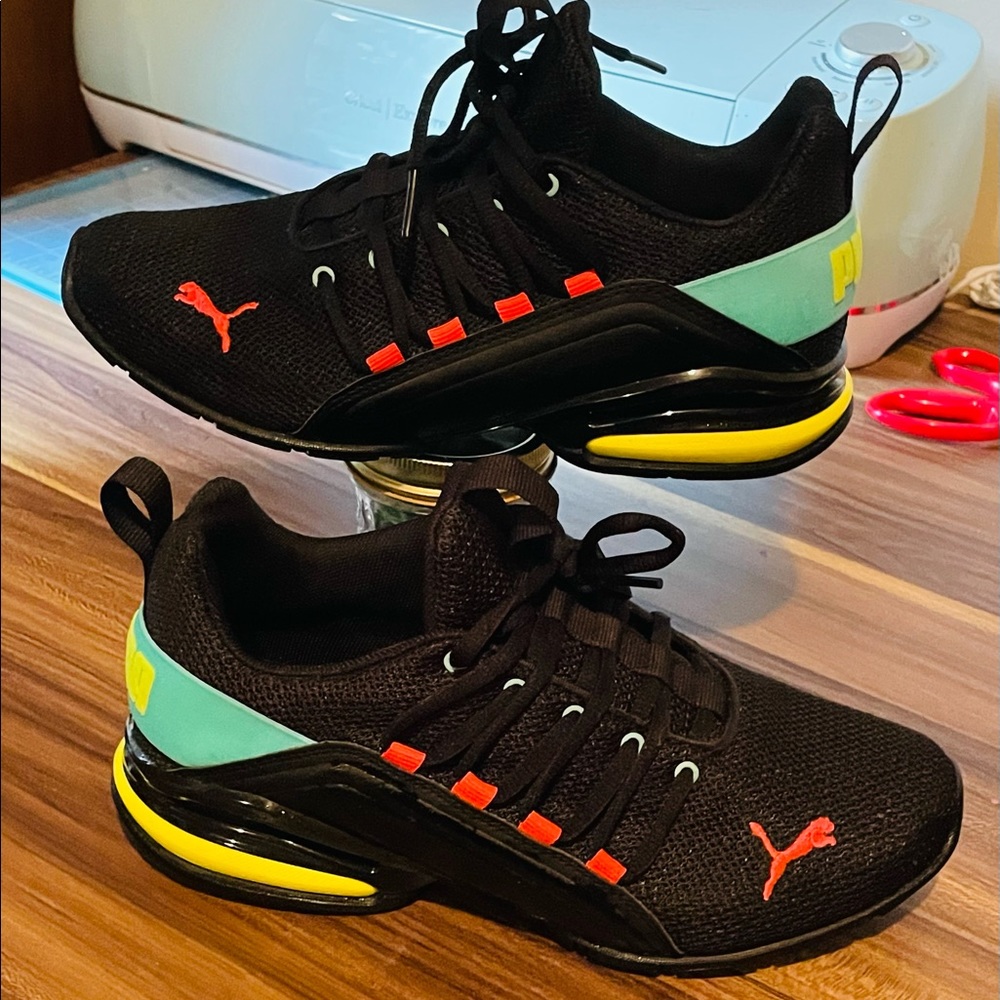 Woman’s Axelion Puma Sneakers